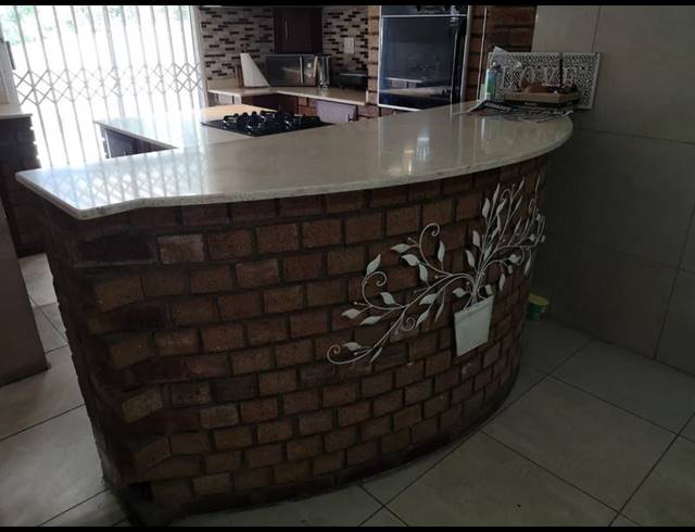 4 BEDROOM HOUSE FOR SALE IN MONTFORD